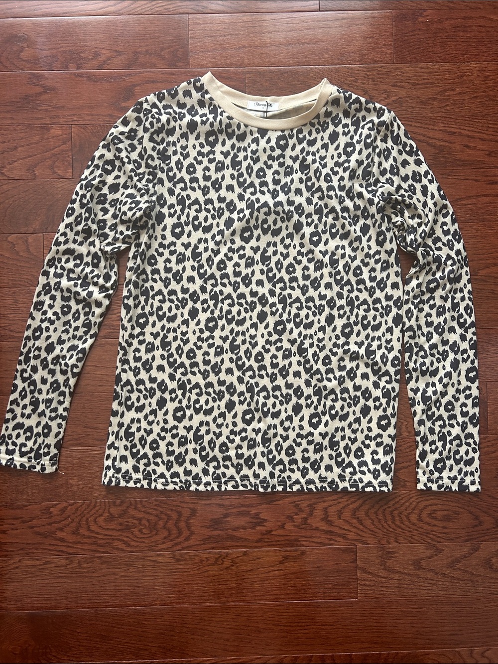 Women's Long-Sleeve Leopard Print Tee - Cream/Black